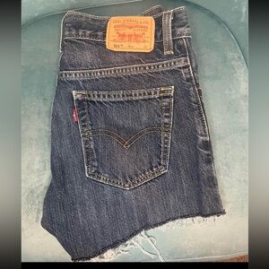 Levi dark wash 505 straight Jean shorts size 28